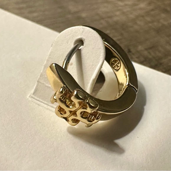 New Auth TORY BURCH ICON HUGGIE EARRINGS in Gold on TB Earring Card - Picture 5 of 12